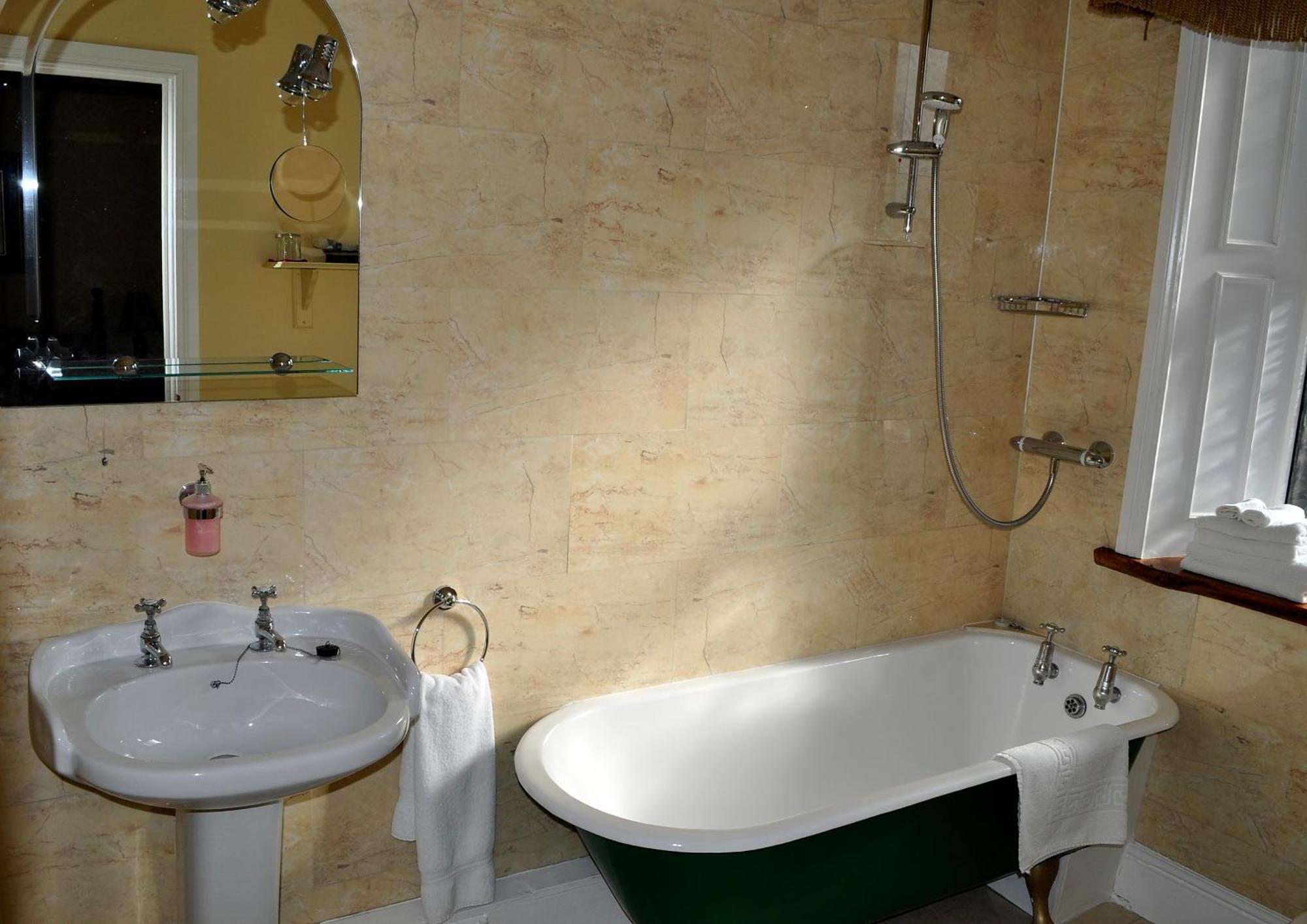 Highfield House Guesthouse ทริม ภายนอก รูปภาพ